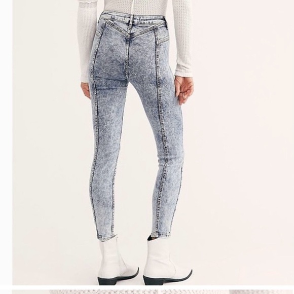 Free People Riley Light Acid Washed Seamed Jeans - Picture 4 of 16